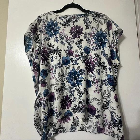 Loft Floral Mixed Media Floral Top with Knot Side Detail Size L - Picture 3 of 5